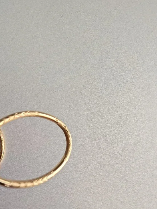 14K Yellow Gold Oval Hoop Earrings Diamond Cut Classic Medium Leightweight - Picture 4 of 10